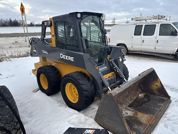 Image of John Deere 324G equipment image 4