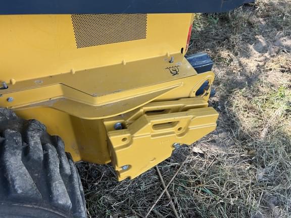 Image of John Deere 324G equipment image 2
