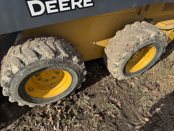 Image of John Deere 324G equipment image 4