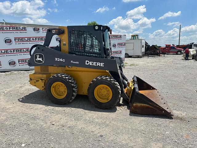 Image of John Deere 324G equipment image 3