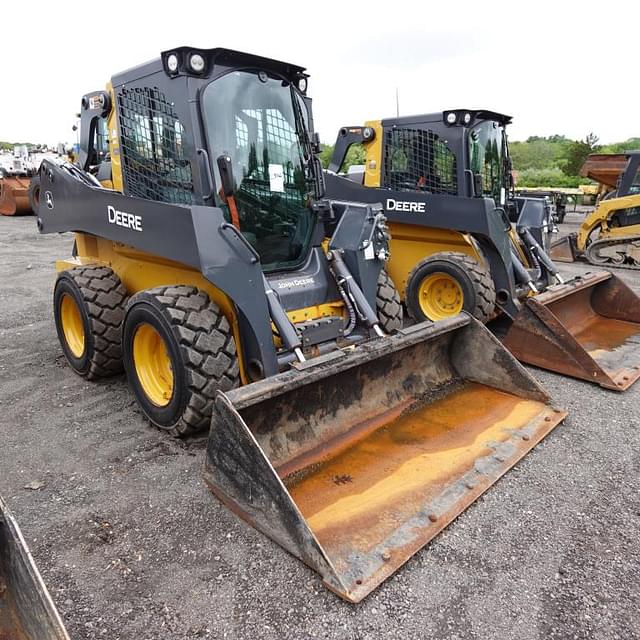 Image of John Deere 324G equipment image 2