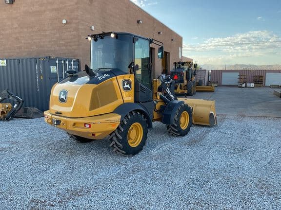 Image of John Deere 324L equipment image 4