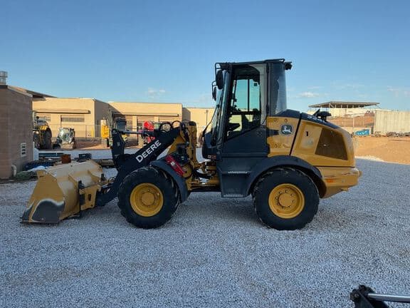 Image of John Deere 324L equipment image 1