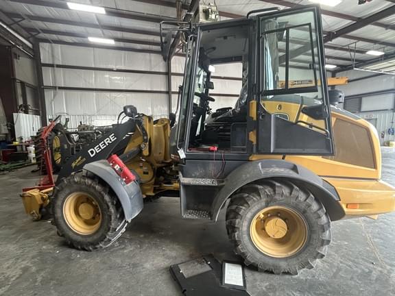 Image of John Deere 324L equipment image 3