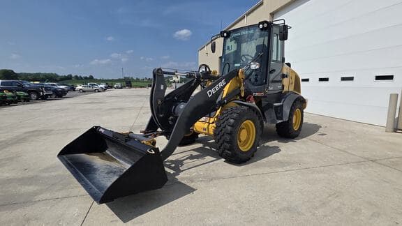 Image of John Deere 324L equipment image 1