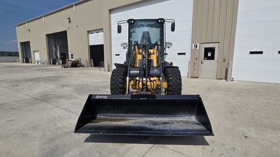 Image of John Deere 324L equipment image 2