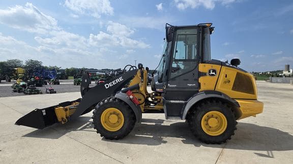 Image of John Deere 324L equipment image 4