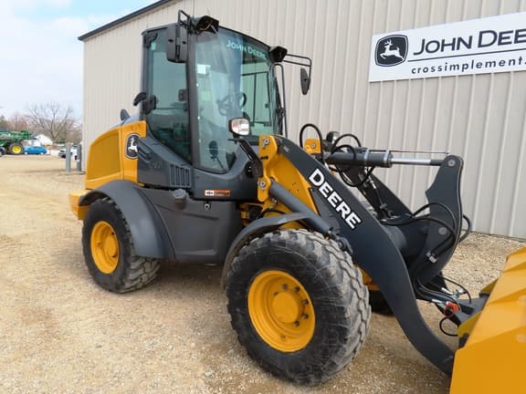 Image of John Deere 324L equipment image 4