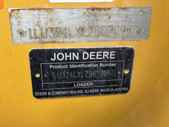 Image of John Deere 324L equipment image 3