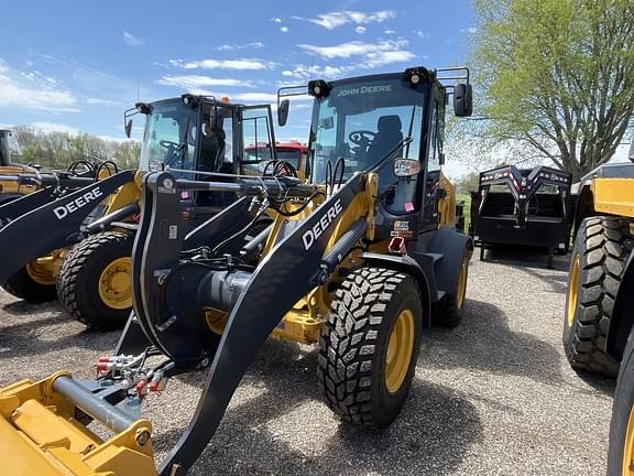 Image of John Deere 324L equipment image 1