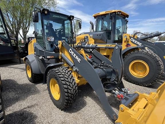 Image of John Deere 324L equipment image 2