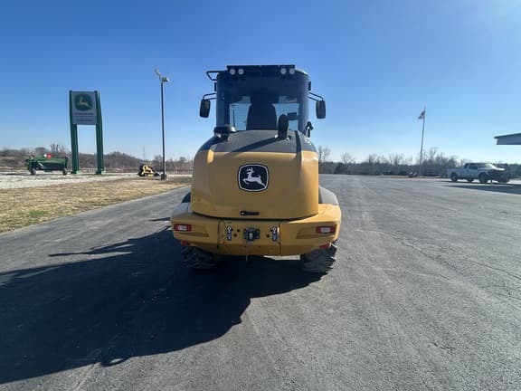 Image of John Deere 324L equipment image 3
