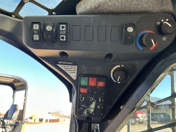 Image of John Deere 325G equipment image 2