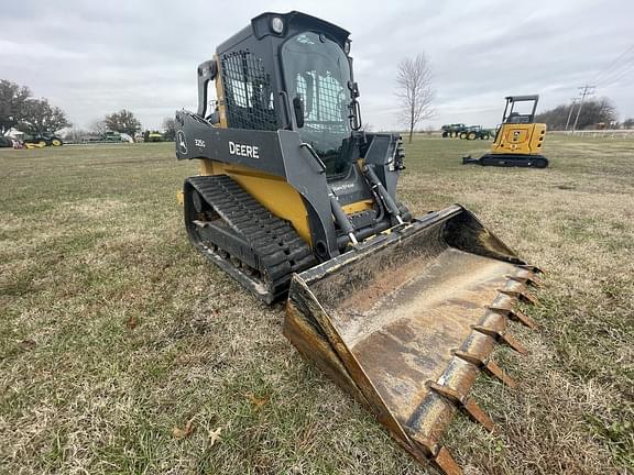 Image of John Deere 325G equipment image 2