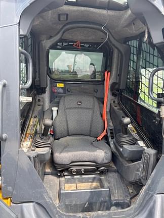 Image of John Deere 325G equipment image 4