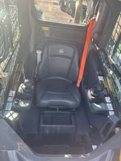 Image of John Deere 325G equipment image 4