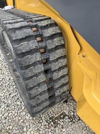 Image of John Deere 325G equipment image 4