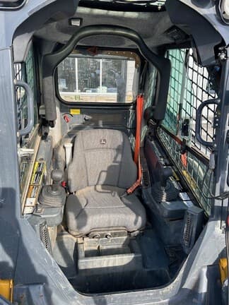 Image of John Deere 325G equipment image 3