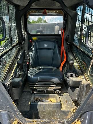 Image of John Deere 325G equipment image 4