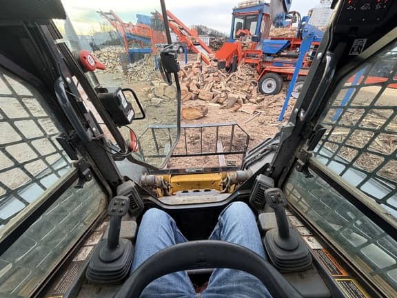 Image of John Deere 325G equipment image 1