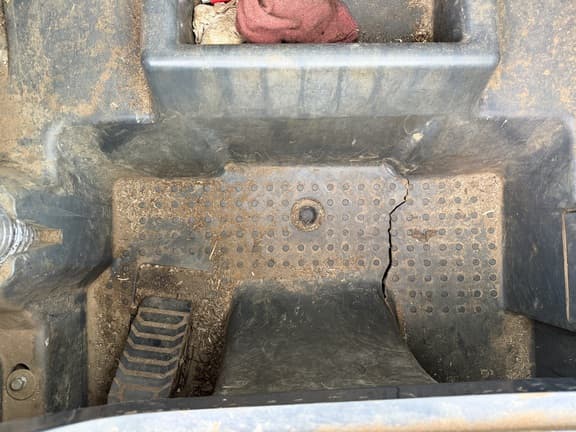 Image of John Deere 325G equipment image 4