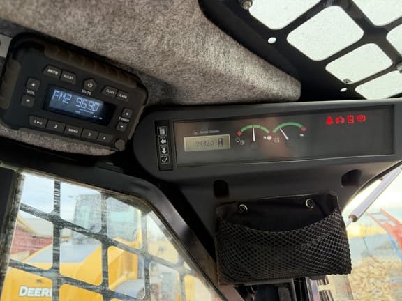 Image of John Deere 325G equipment image 3