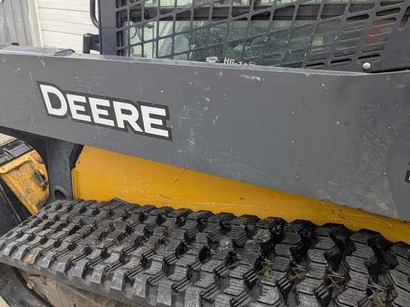 Image of John Deere 325G equipment image 4