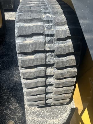 Image of John Deere 325G equipment image 3