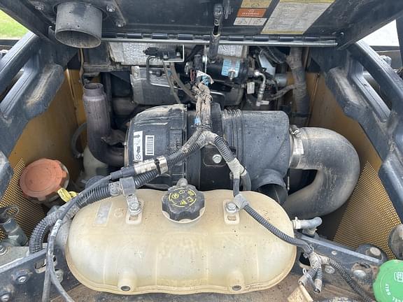 Image of John Deere 325G equipment image 4