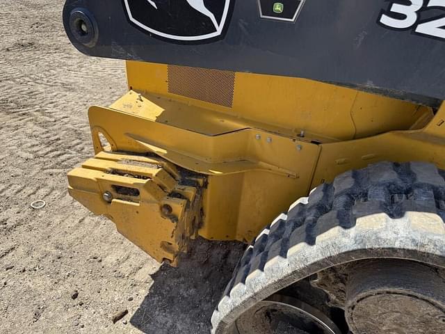 Image of John Deere 325G equipment image 3