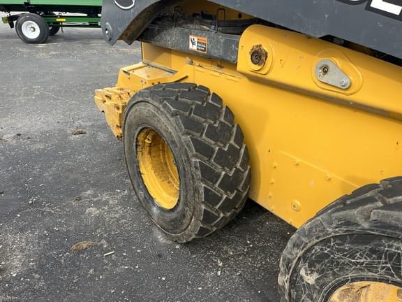 Image of John Deere 330G equipment image 4