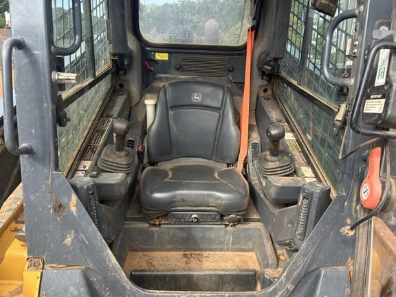 Image of John Deere 331G equipment image 4