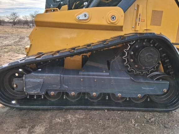 Image of John Deere 331G equipment image 4