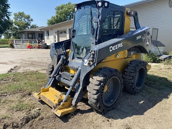 Image of John Deere 332G equipment image 1