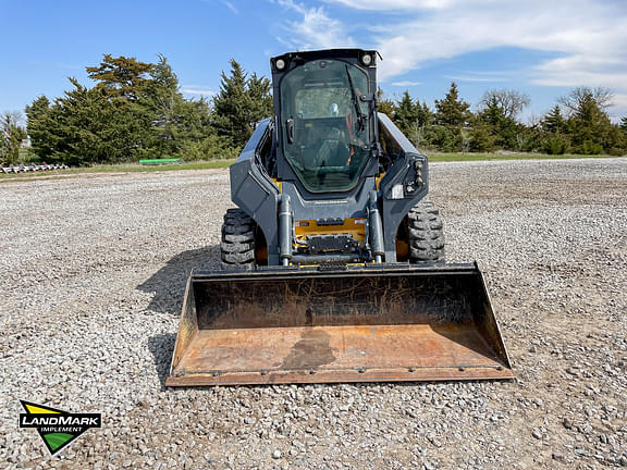 Image of John Deere 332G equipment image 1