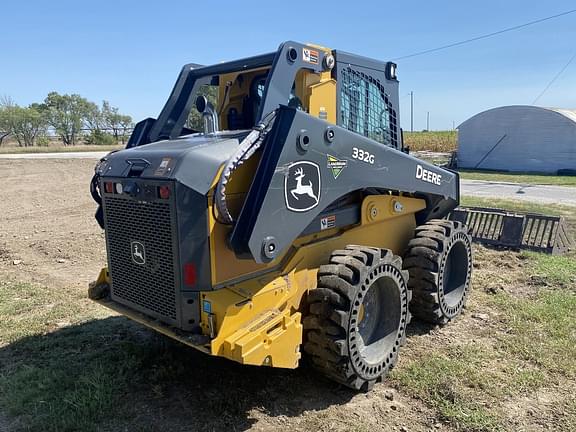 Image of John Deere 332G equipment image 2