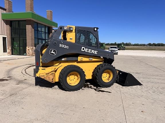 Image of John Deere 332G equipment image 2