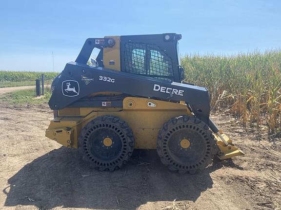 Image of John Deere 332G equipment image 2