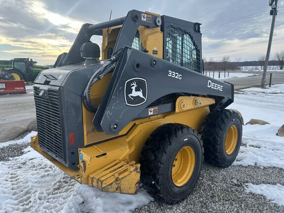 Image of John Deere 332G equipment image 4