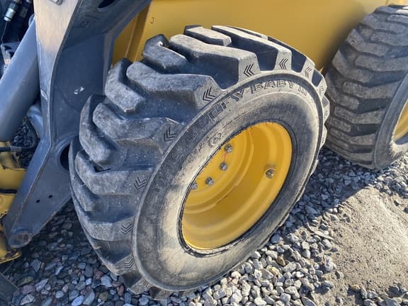 Image of John Deere 332G equipment image 2