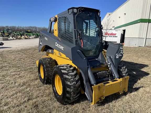 Image of John Deere 332G equipment image 2