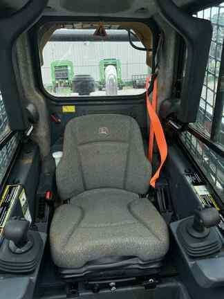 Image of John Deere 332G equipment image 4