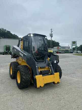 Image of John Deere 332G equipment image 2