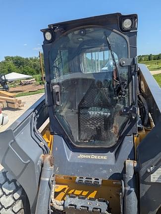 Image of John Deere 332G equipment image 2