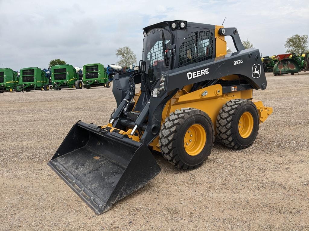 Main image John Deere 332G