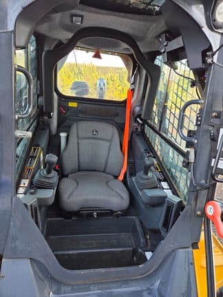 Image of John Deere 333G equipment image 1