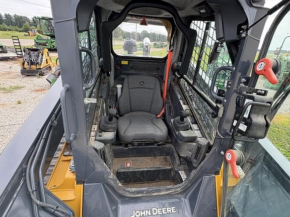 Image of John Deere 333G equipment image 4