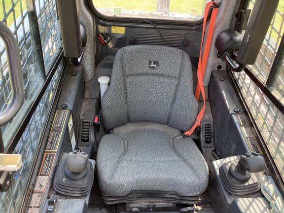 Image of John Deere 333G equipment image 2