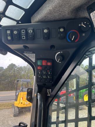 Image of John Deere 333G equipment image 4