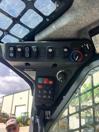 Image of John Deere 333G equipment image 2